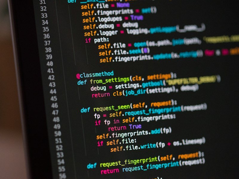 Código de software en una pantalla